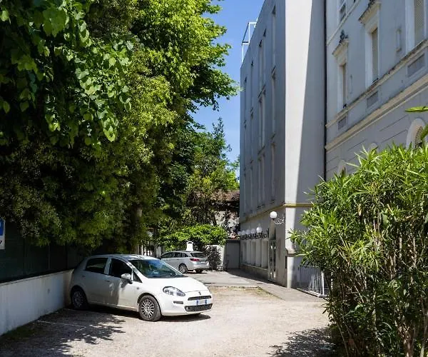 Esedra Szálloda 3*