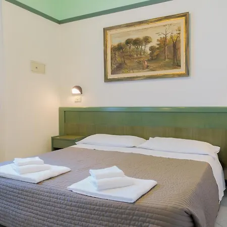 Hotel Esedra 3*